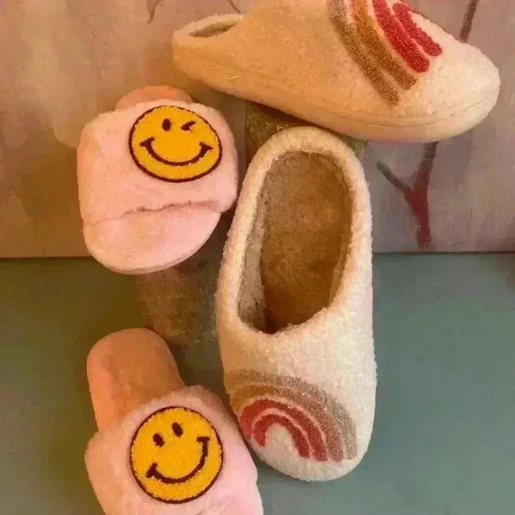 Fuzzy Slipper sSet of 2 Size 6.5 Smiley Face Open Toe Rainbow Mule - Picture 2 of 13